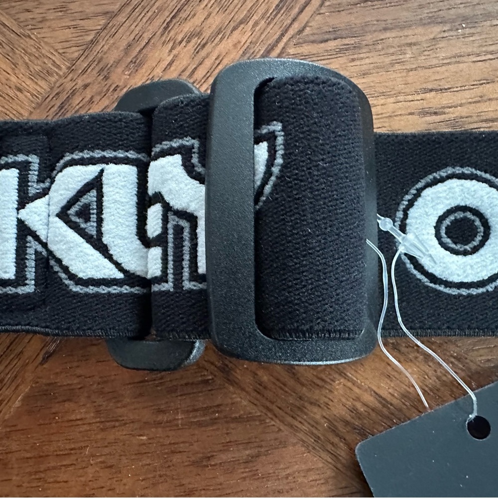 Oakley Black & White Snow stretch belt. - Picture 3 of 5